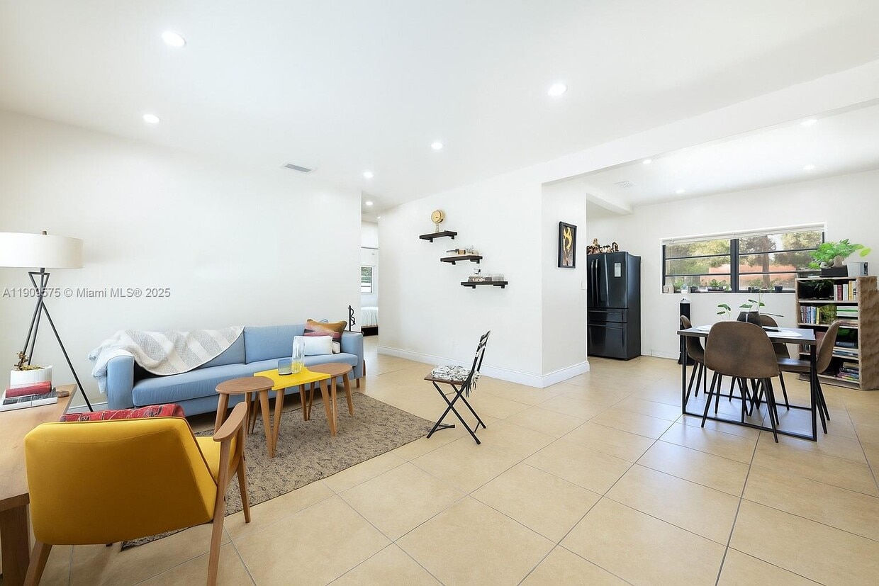 Primary Photo - 250 NE 170th St