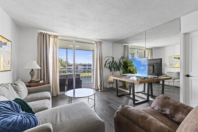 Foto del edificio - 100 Paradise Harbour Blvd