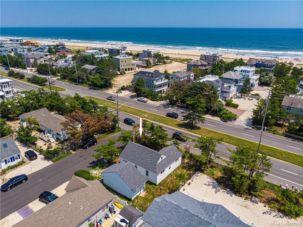Primary Photo - 1 Windward Rd