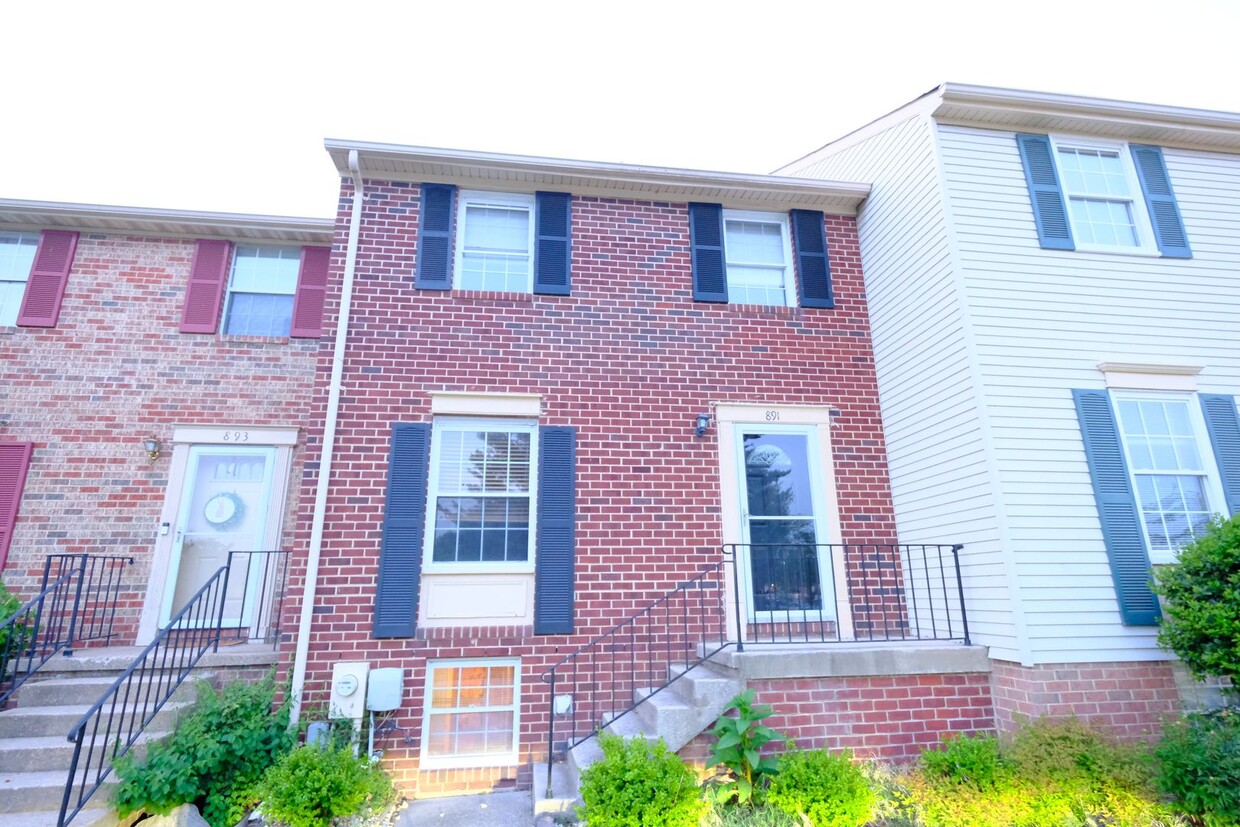 Foto principal - Lovely 3 BR/2 BA Townhome in Pasadena!
