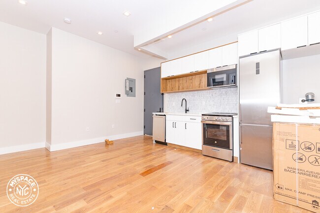 Building Photo - 698 Flushing Ave