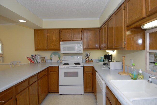 Foto del edificio - 650 Salter Path Rd