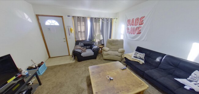 Building Photo - 3D Tour Available - Close to Campus + Wash...