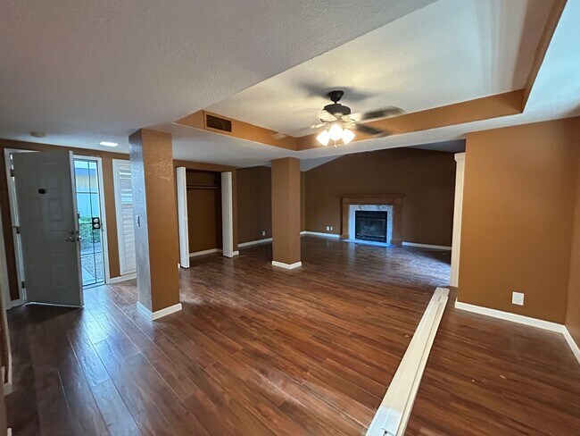 Foto del edificio - Beautiful Upgraded Townhome