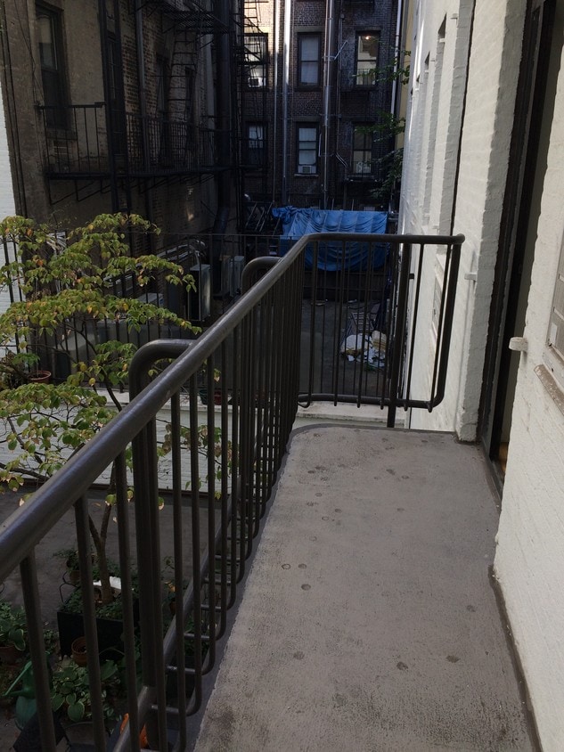 Primary Photo - 224 E 12th St