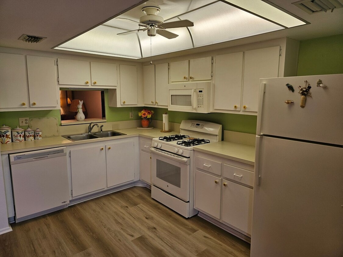 Primary Photo - Fully Furnished 55+ Condo in Winter Haven