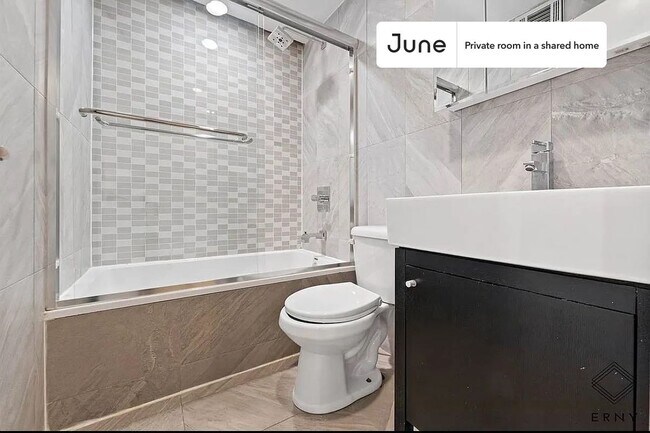 Foto del edificio - Room in Shared 3 bed/1 bath home