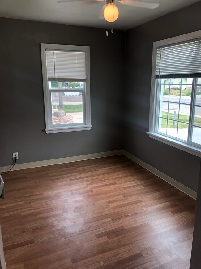 Foto del edificio - 2 Bedroom, 1 Bathroom Main Level Unit
