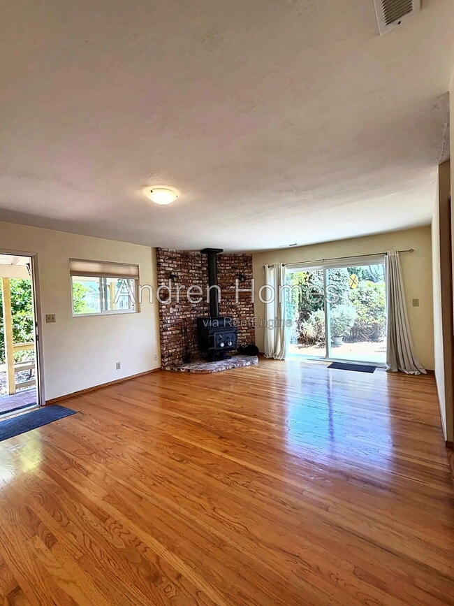 Building Photo - 501 Spruce St