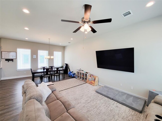 Building Photo - 1741 Cove Cres Ct