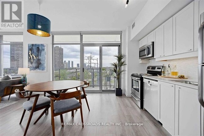 Building Photo - 105 The Queensway