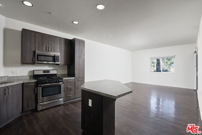 Building Photo - 1408 W Washington Blvd