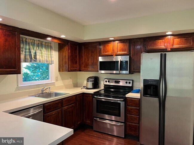 Building Photo - 502 Pickering Station Dr