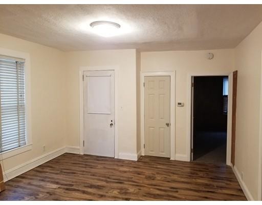 Foto del edificio - 48 W School St