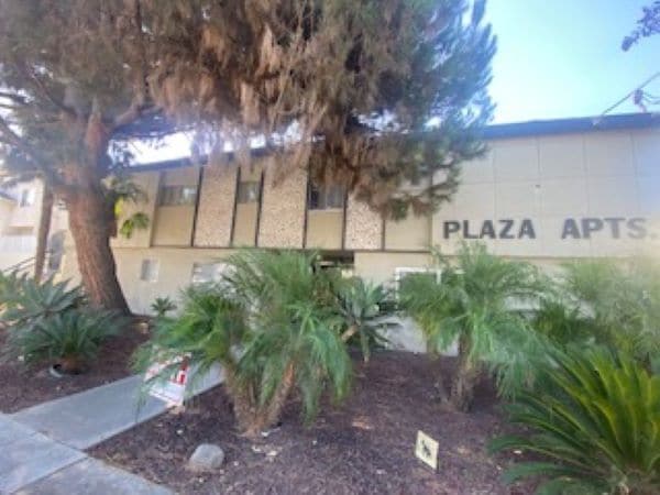 Building Photo - 626 E Chevy Chase Dr