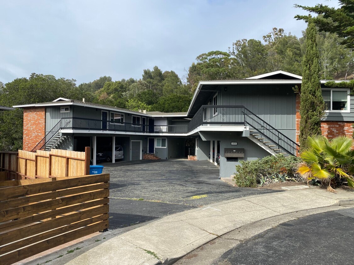 Primary Photo - 372 Caprino Way