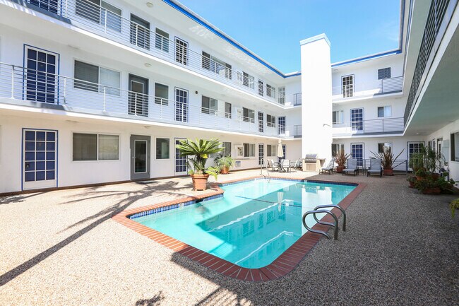 Foto del edificio - 229 Bicknell Ave