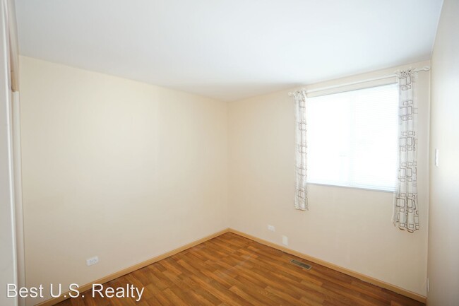 Building Photo - 2 br, 1 bath House - 724 Four Seasons Blvd.