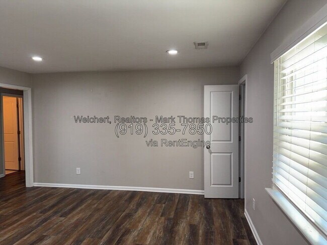 Foto del edificio - 219 Bridgefield Pl