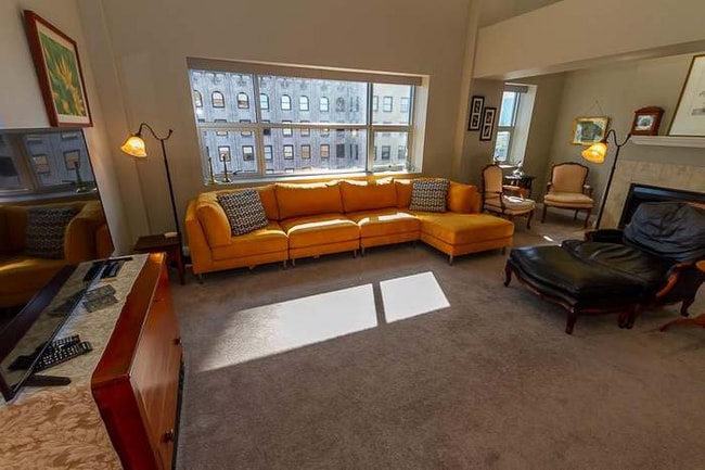 Building Photo - 350 N Meridian St