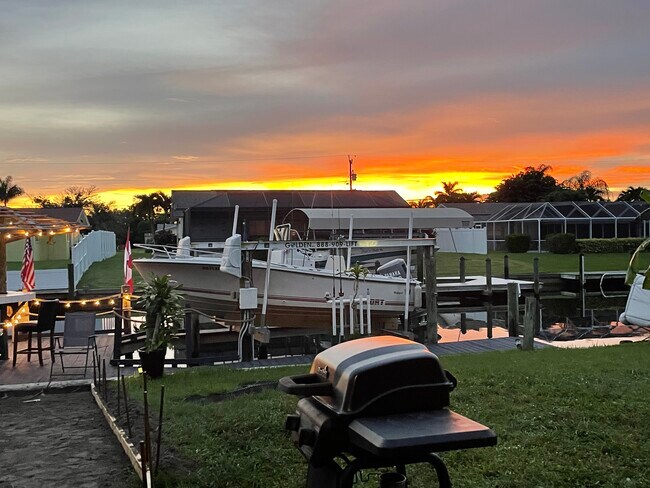 Gorgeous sunset in the backyard - 4836 Tudor Dr