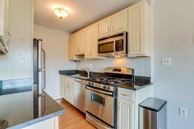 Foto del edificio - 1300 S Arlington Ridge Rd