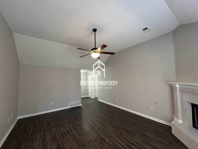 Foto del edificio - 1668 Saddle Ln