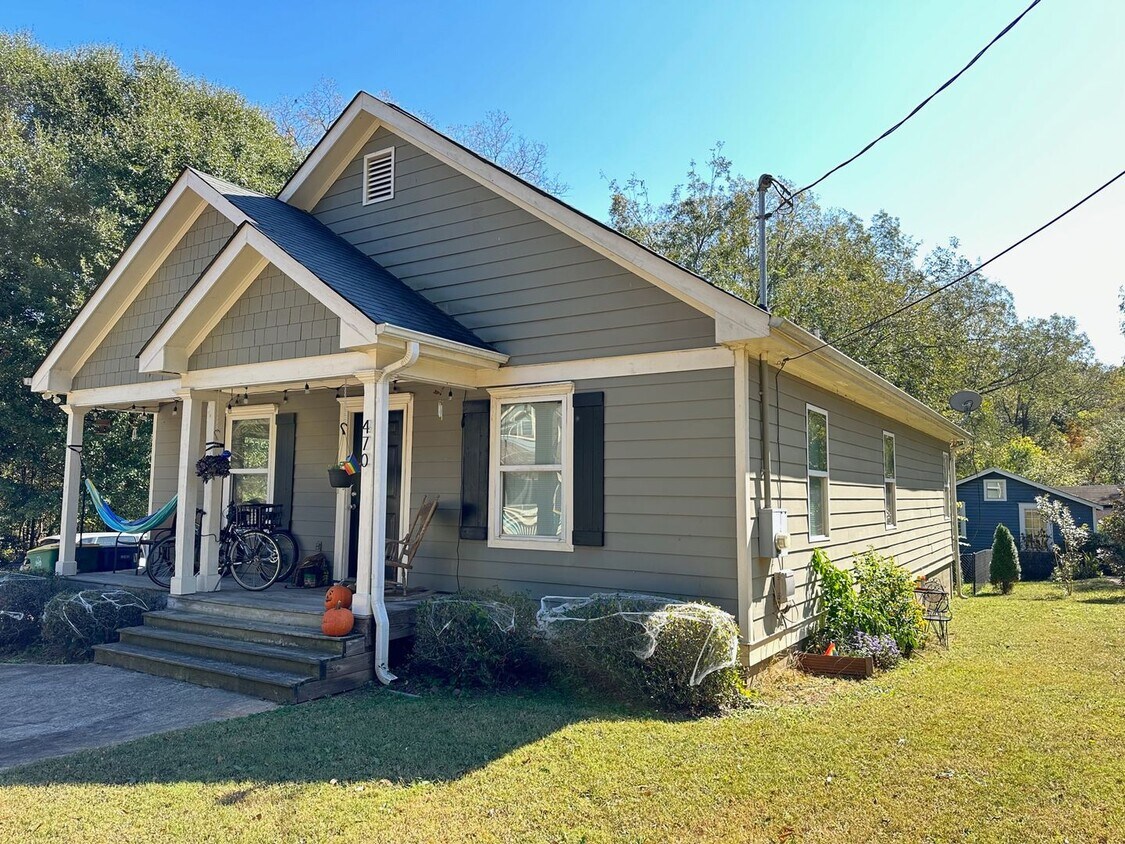 Primary Photo - New Town Cottage Avaiable for August 2026