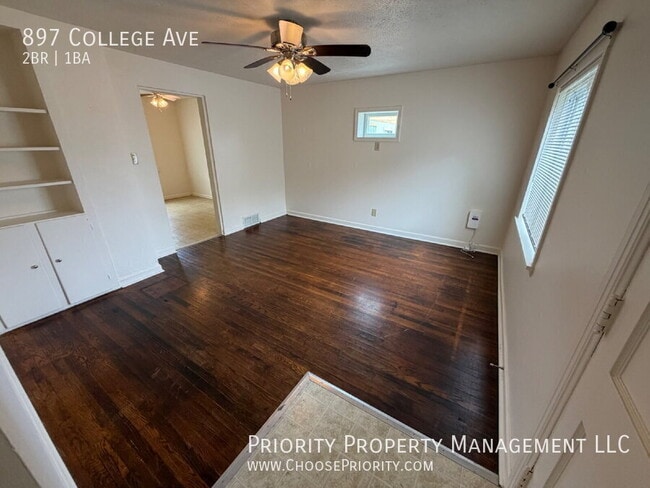 Foto del edificio - 897 College Ave