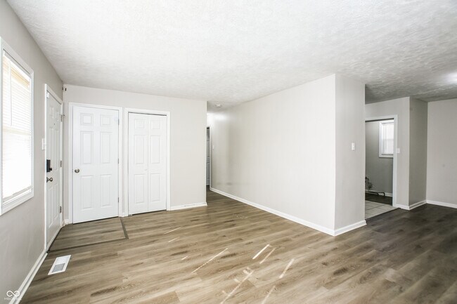 Building Photo - 5524 Marilyn Rd