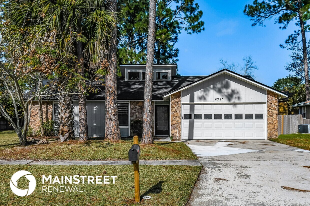 Foto principal - 4385 Queensway Dr