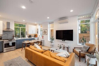 Building Photo - 764A Belmont Pl E