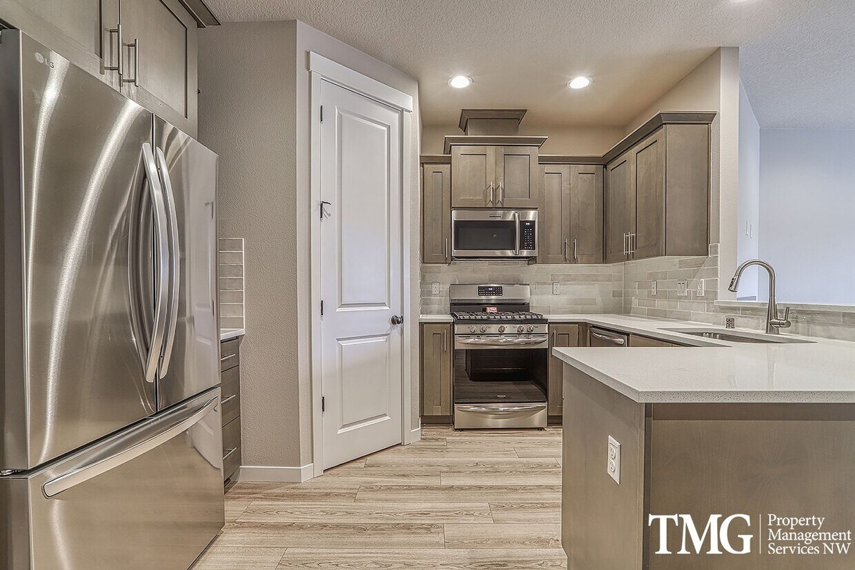 Primary Photo - New Contemporary 3 Bed 2.5 Bath Style Home...