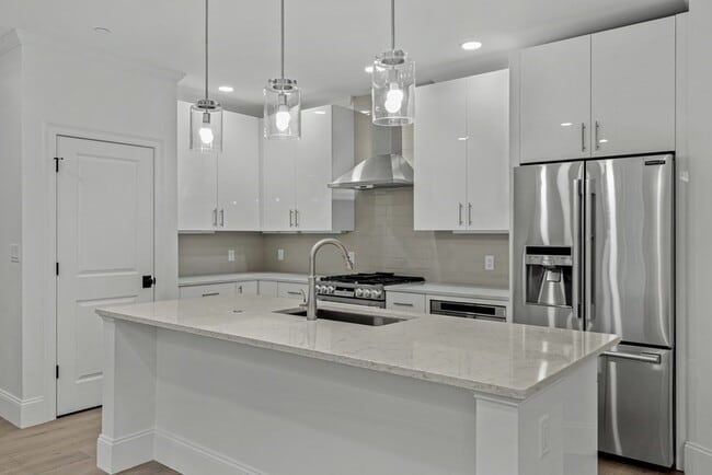 Foto del edificio - 19 Lily Pond Ln