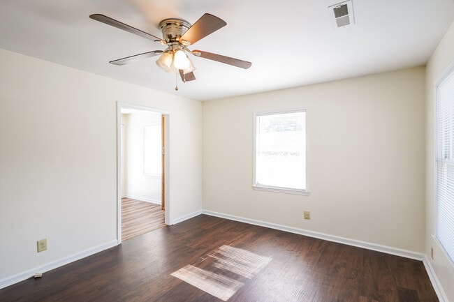 Building Photo - 500 Skyline Dr