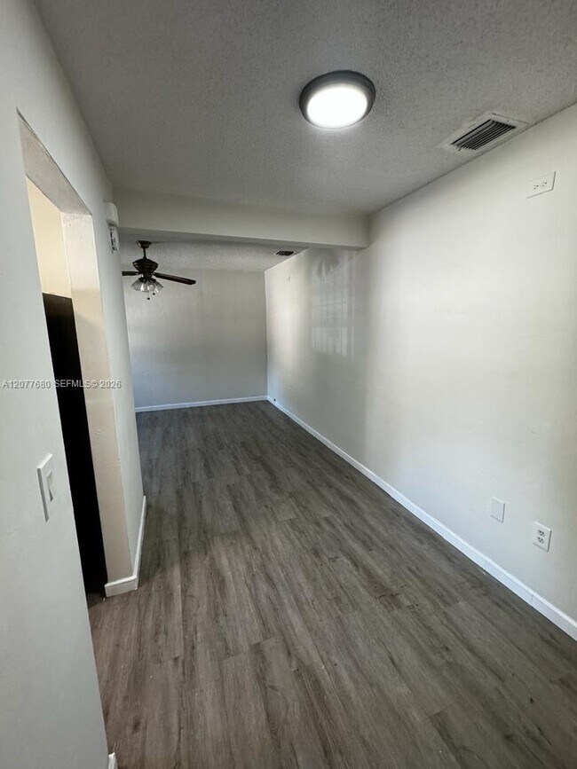 Foto del edificio - 2734 SW 30th Ct