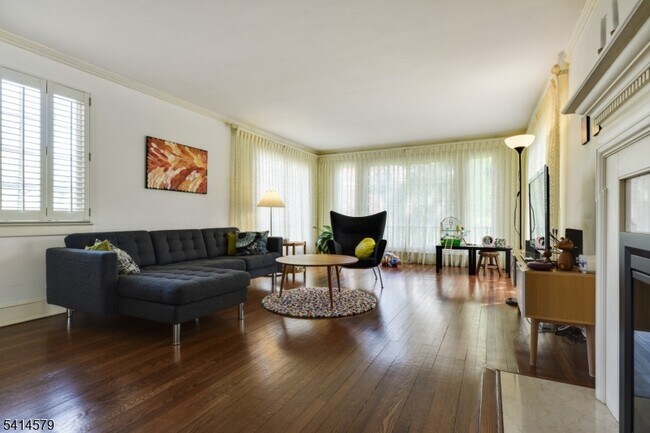 Foto del edificio - 869 Ridgewood Rd