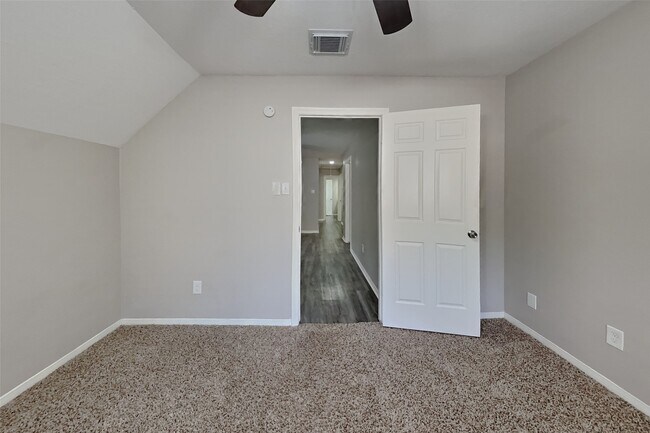 Foto del edificio - 2507 Brookdale Dr