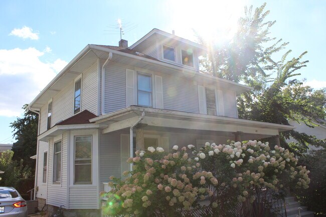Building Photo - 28 W Franklin Ave