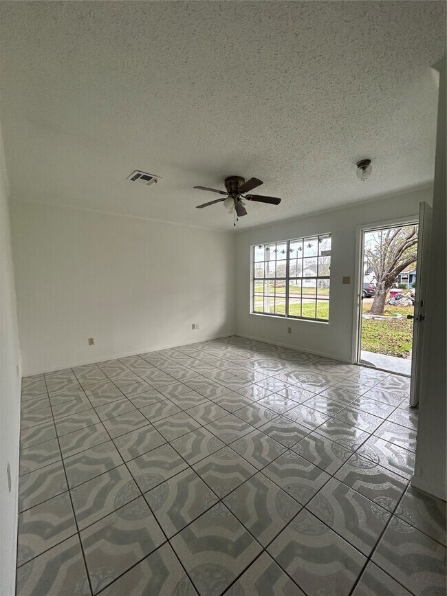 Foto del edificio - 1710 N Avenue H