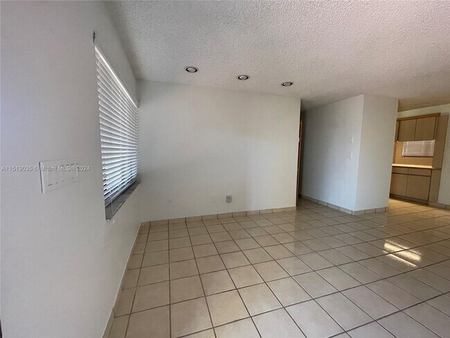 Building Photo - 5915 SW 113th Pl