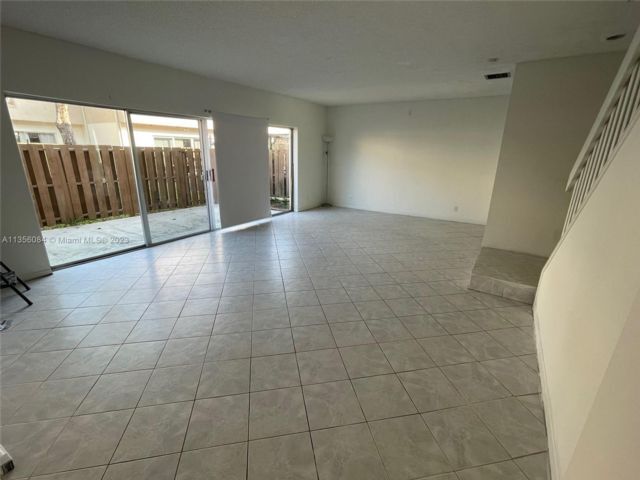 Foto del edificio - 8237 NW 8th Ct