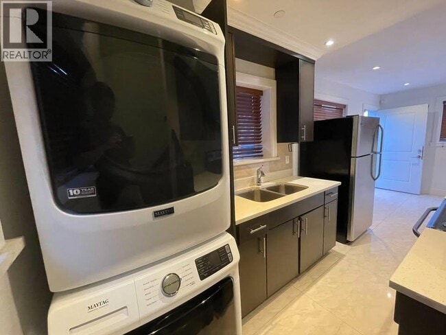 Photo du bâtiment - 2258 Fraserview Dr