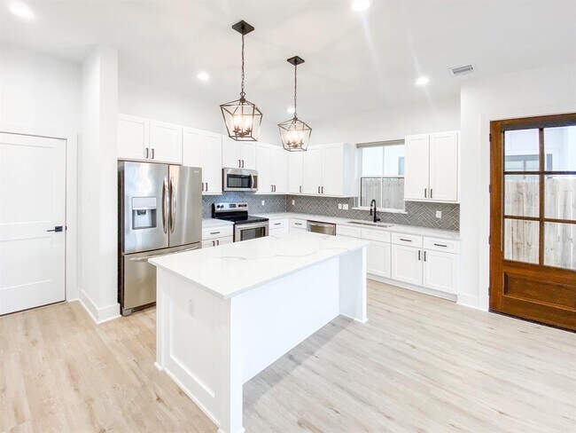 Building Photo - 6422 Highland Pine Ln
