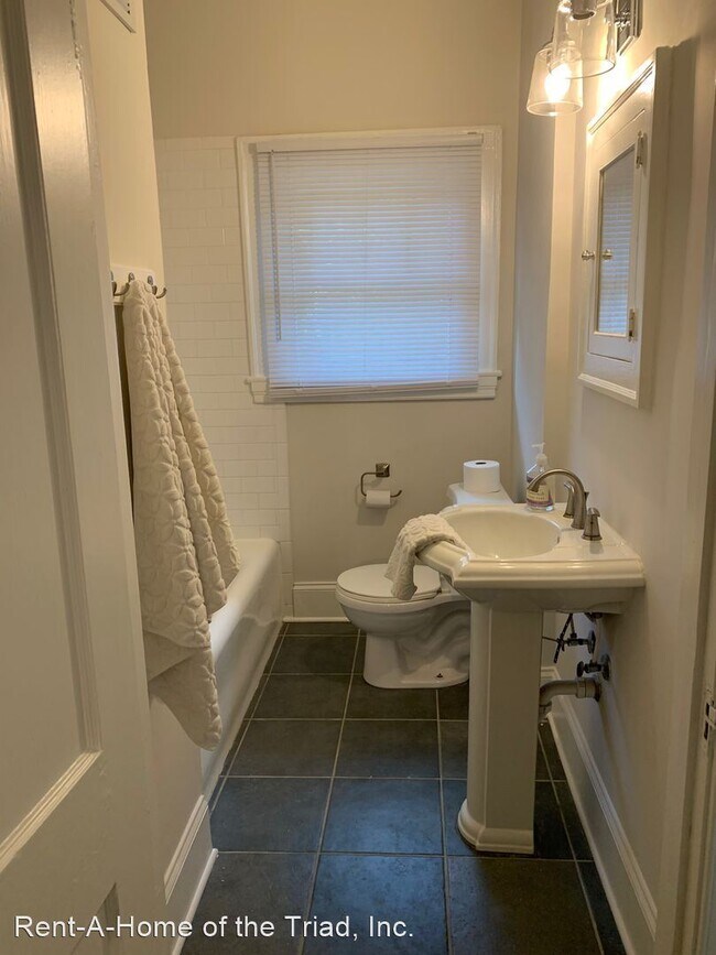 Foto del edificio - 2 br, 2 bath House - 301 Kensington Road