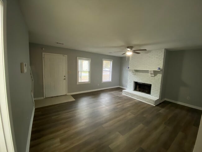 Foto del edificio - 5600 Windwood Rd