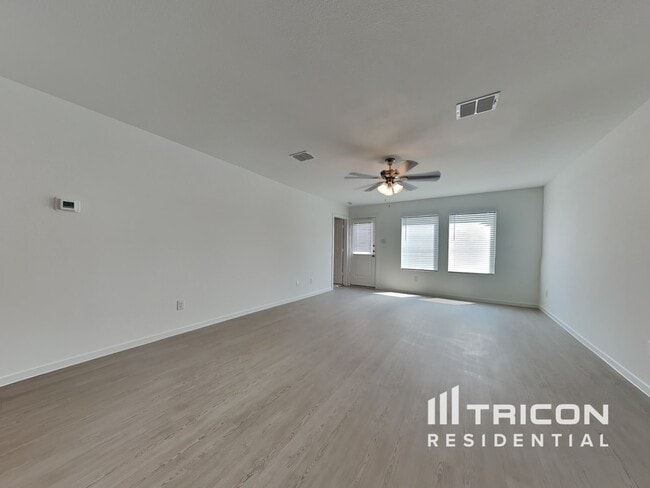 Foto del edificio - 827 Ponderosa Ln