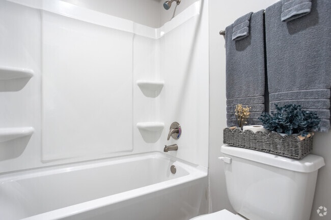 1BR, 1BA - 800SF - Primary Bathroom - Club 34