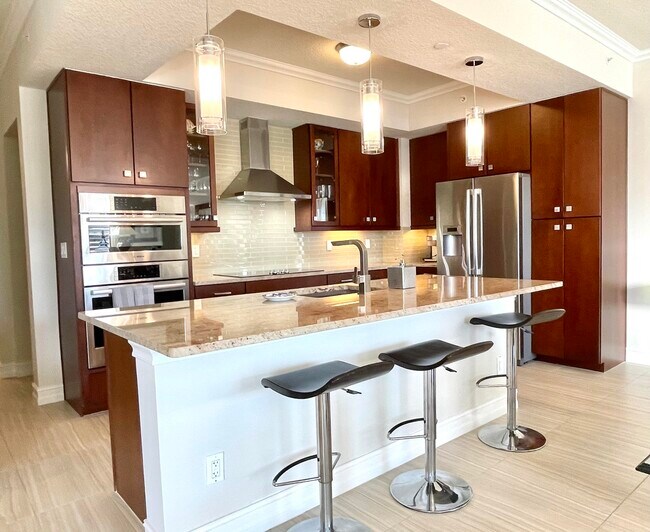 Foto del edificio - 431 Bay Colony Dr N