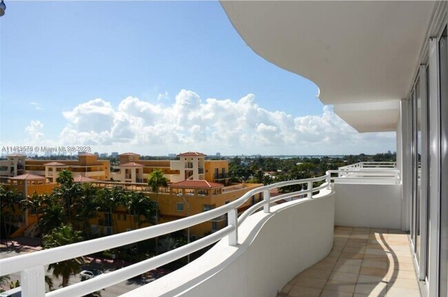 Foto del edificio - 8911 Collins Ave